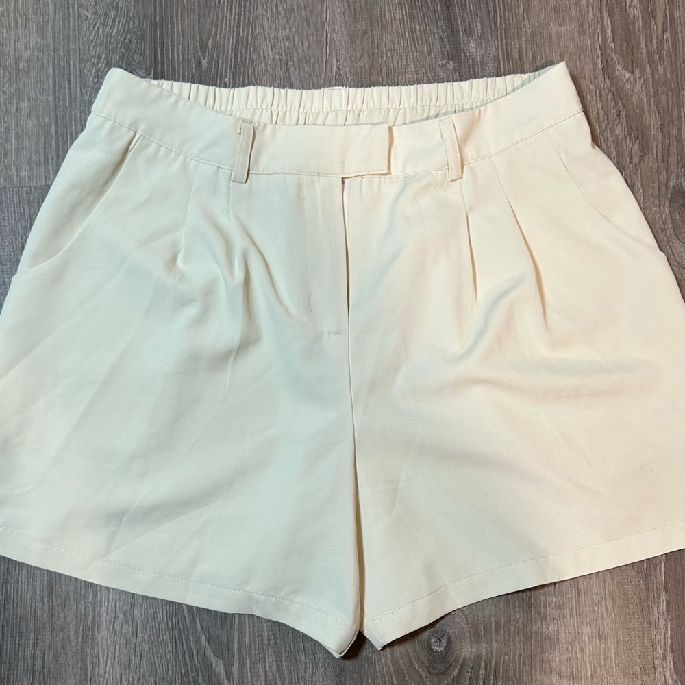 Women's Cream Shorts